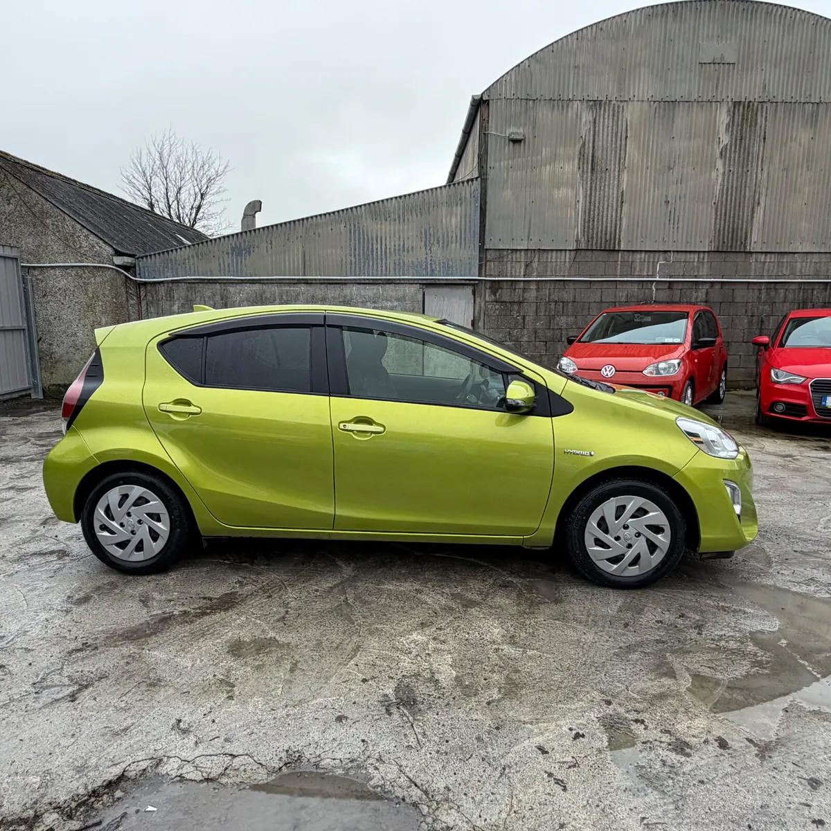 TOYOTA AQUA HYBRID - Image 4