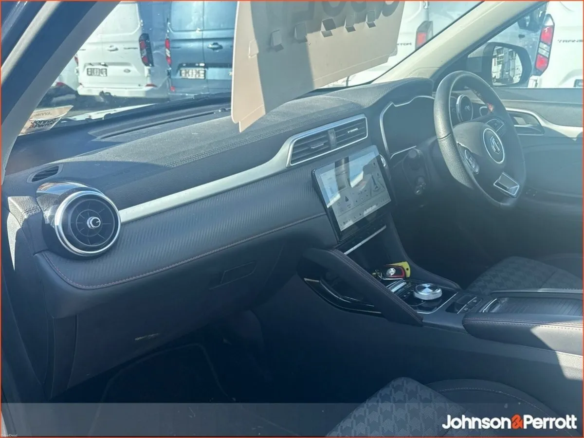 MG ZS Auto Excite **TINY MILEAGE. / HUGE WARRANTY* - Image 3