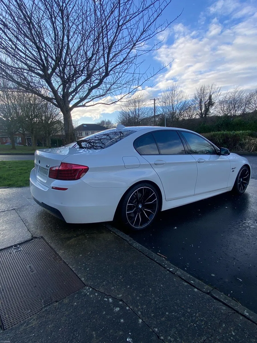 Alpine White 5 series Bmw Msport - Image 4