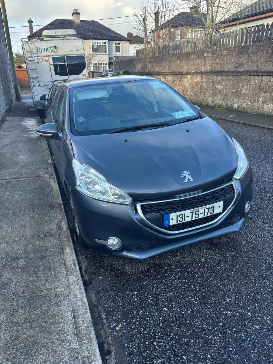 PEUGEOT 208 - Image 1