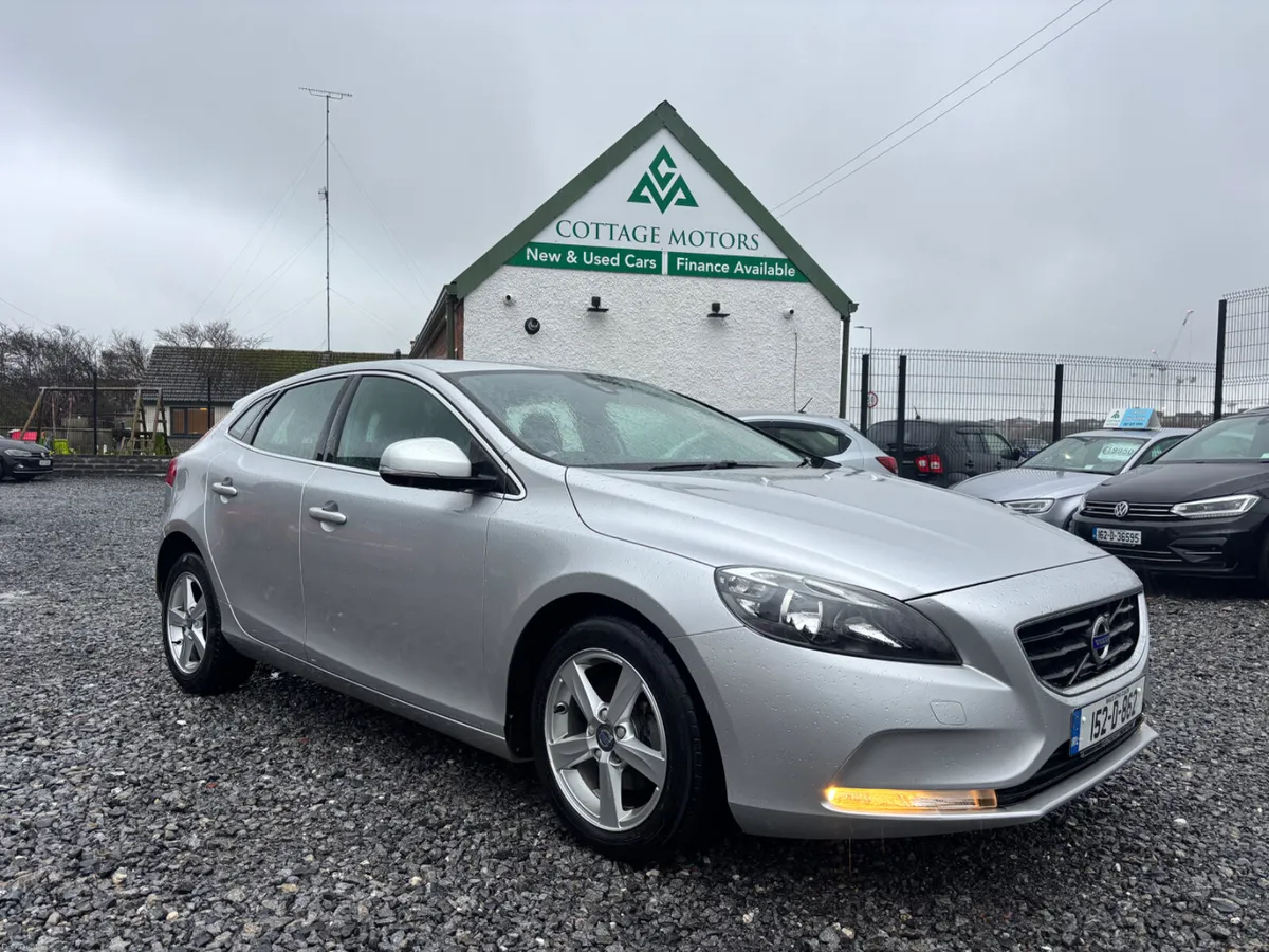Volvo V40 - Image 2