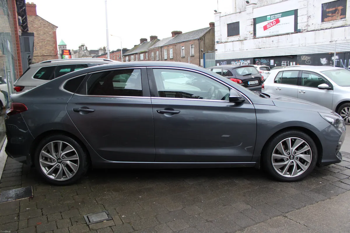 Hyundai i30 1.0 FASTBACK 2018 - Image 3