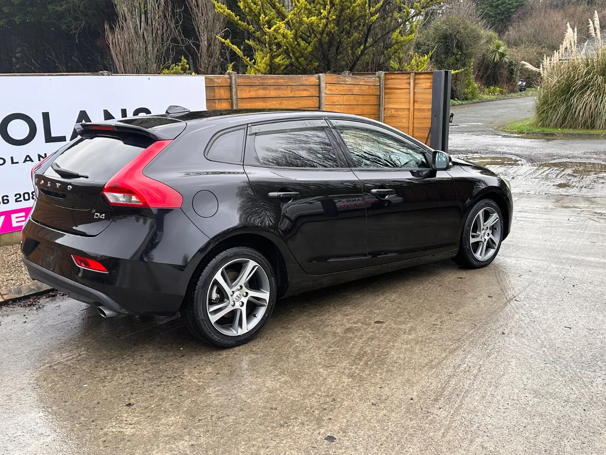 Volvo V40 D4 2.0 DIESEL AUTO - Image 3
