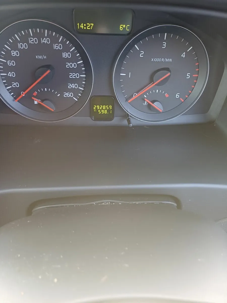 Volvo S40 2010 - Image 1