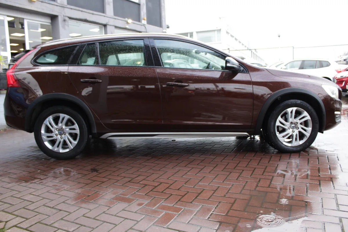 2.0D4 CROSS COUNTRY PLUS EDITION AUTO   /104015 KM - Image 3