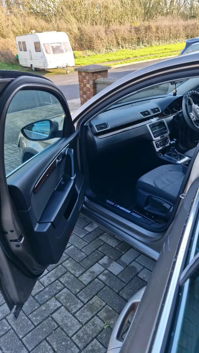 Volkswagen Passat CL B7 1.6TDI M6F 105BHP 4D Brown - Image 3