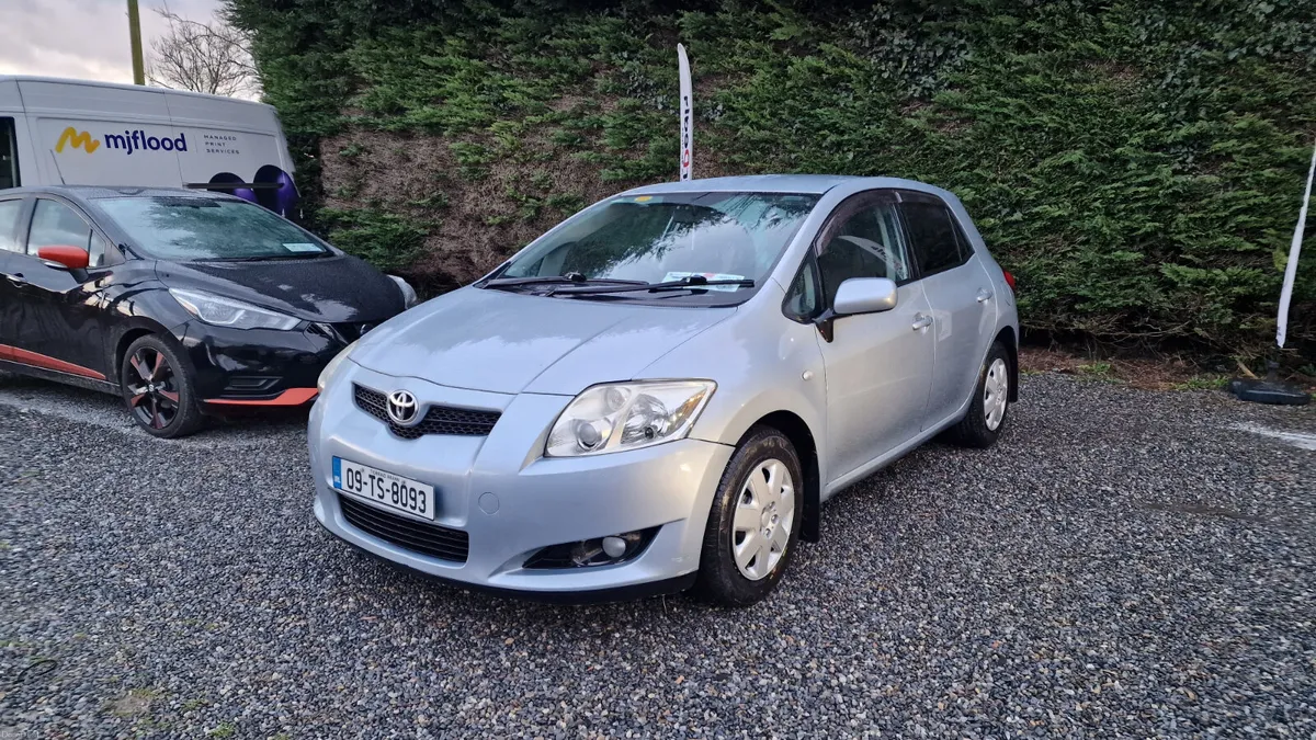 Toyota Auris 2009 - Image 1