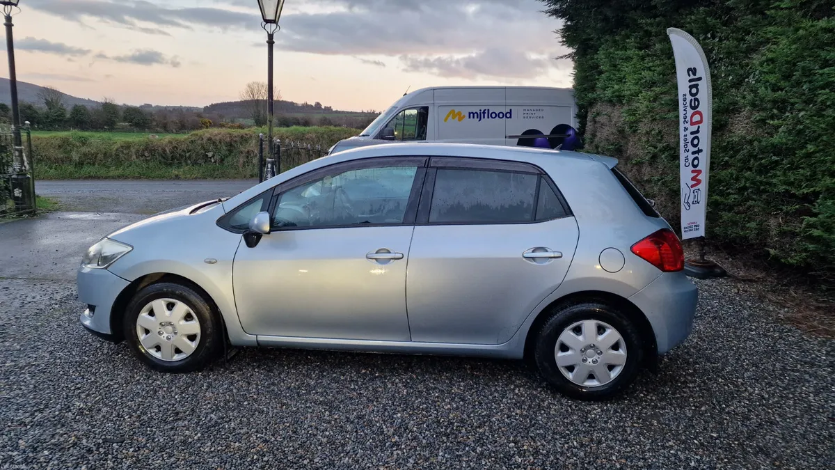 Toyota Auris 2009 - Image 3