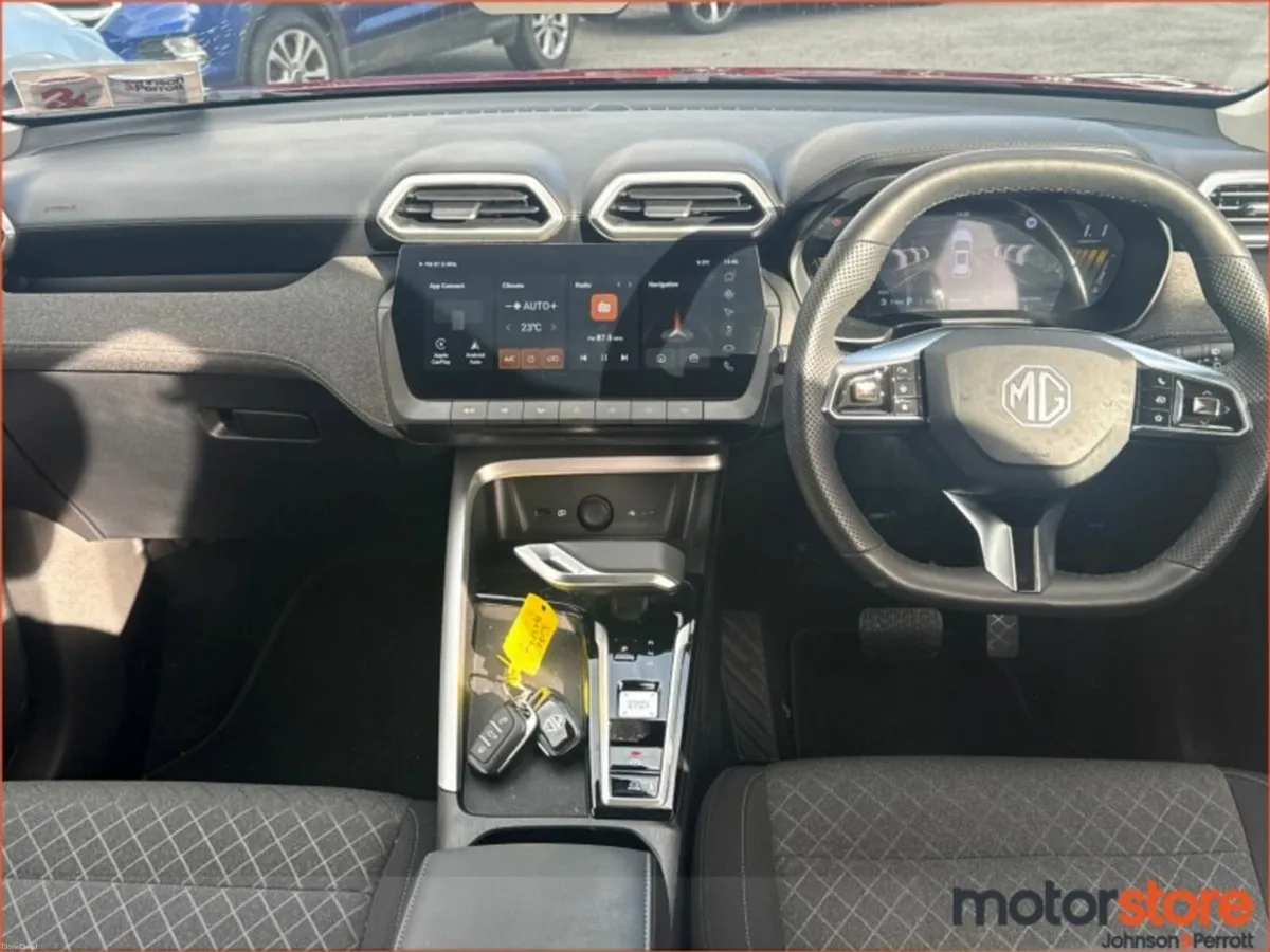 MG ZS Excite HEV **LIKE NEW / HUGE WARRANTY** - Image 4