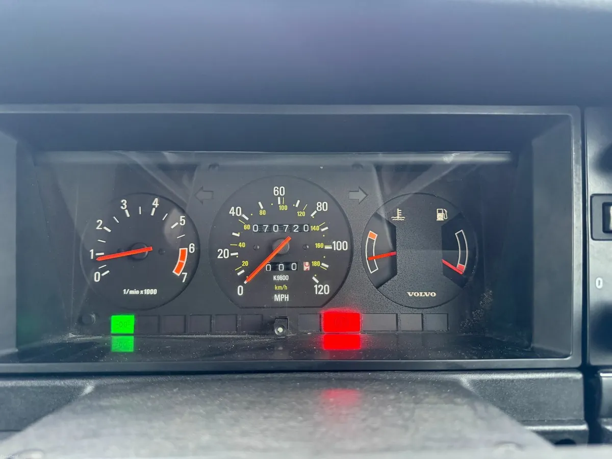 Volvo 200 Series 1991 - Image 2