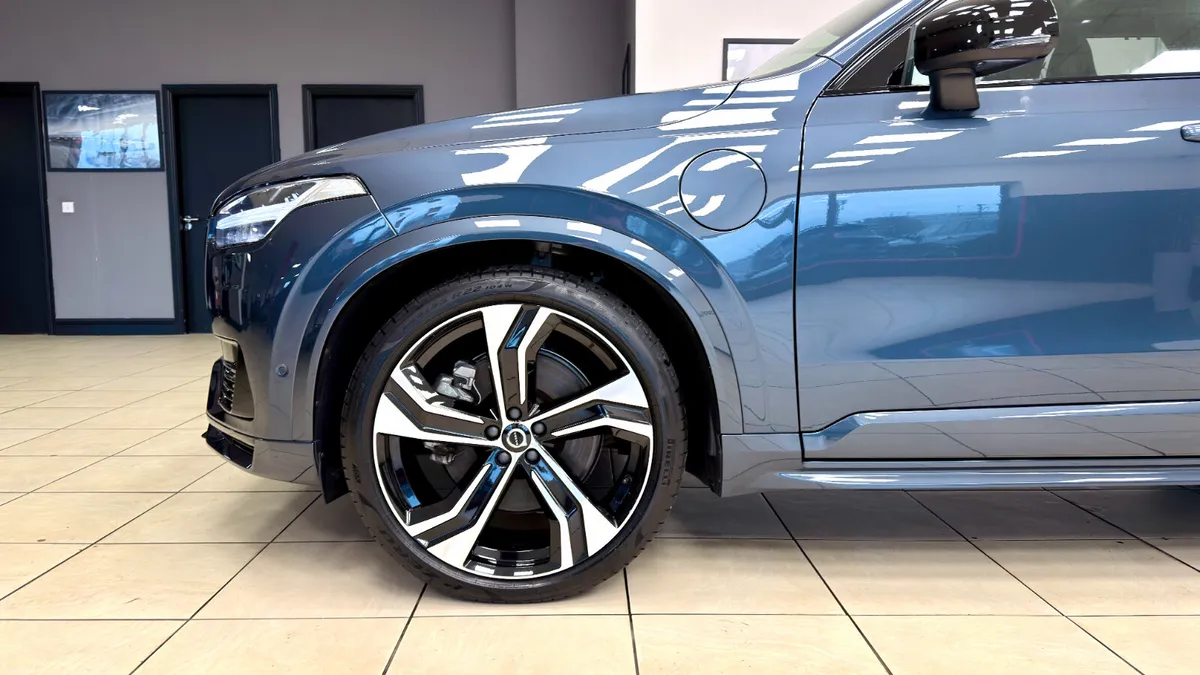 Volvo XC90 T8 455 Ultimate Dark - Image 3