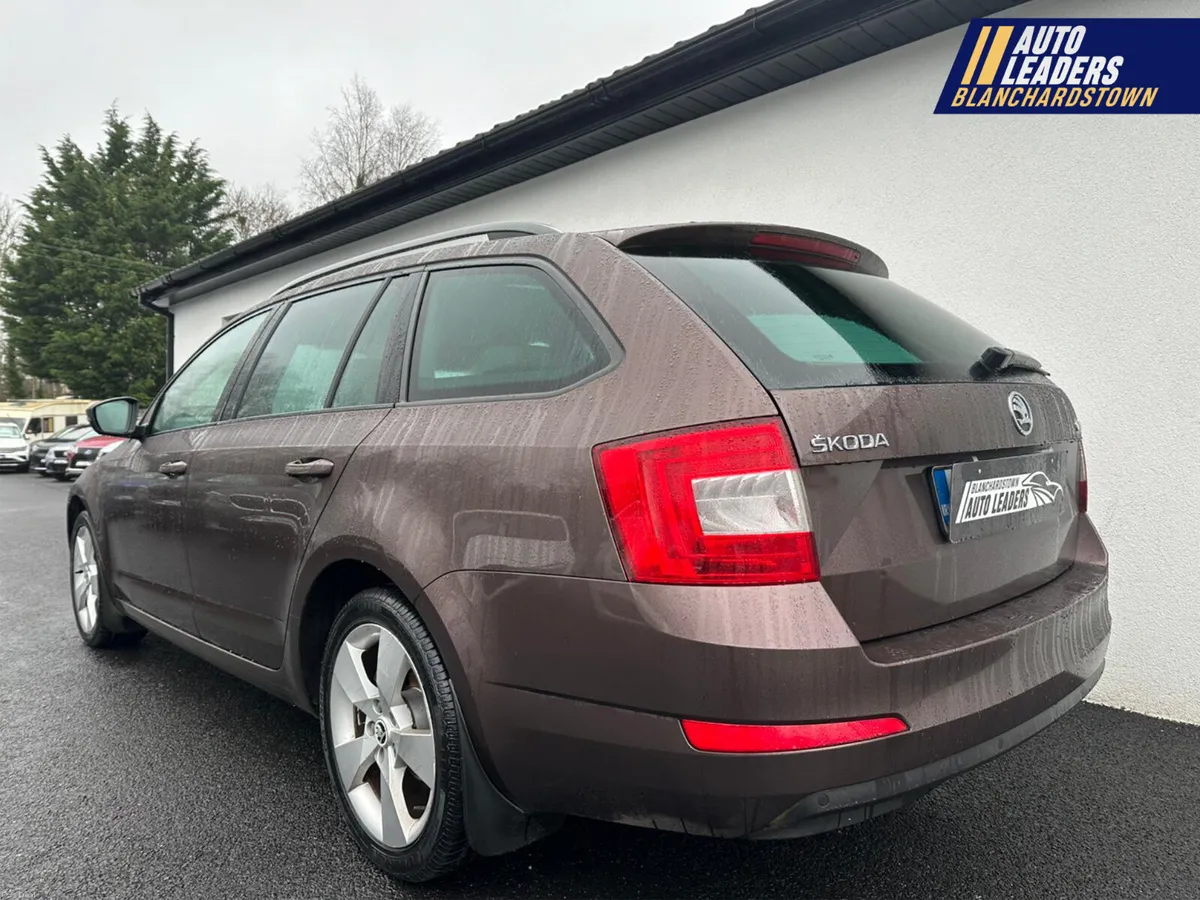 SKODA OCTAVIA 1.6 TDI ELEGANCE DSG 105BHP AUTO - Image 4