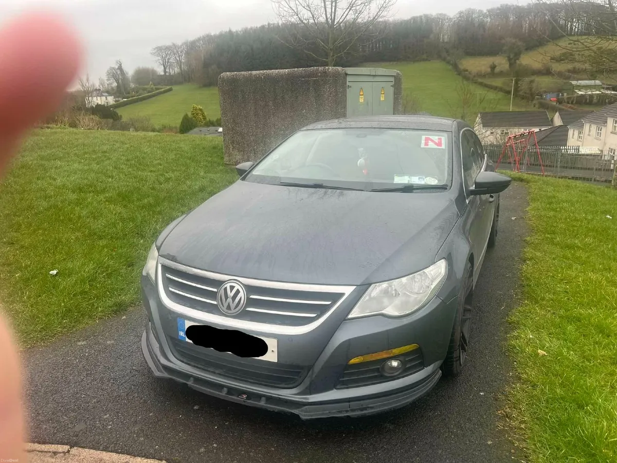 Volkswagen Passat 2011 - Image 2