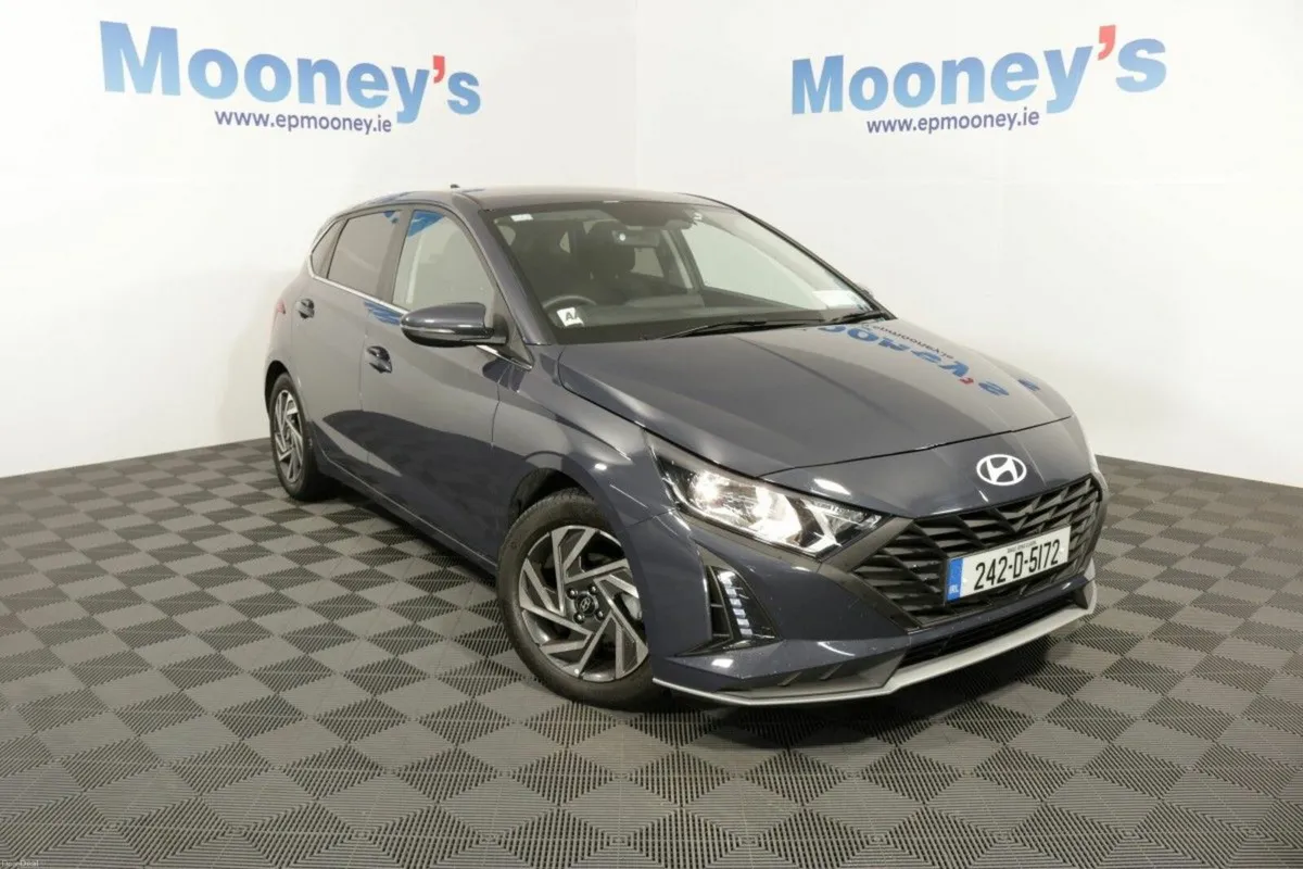 Hyundai i20 DELUXE PLUS 1.2L PETROL HATCHBACK - Image 1
