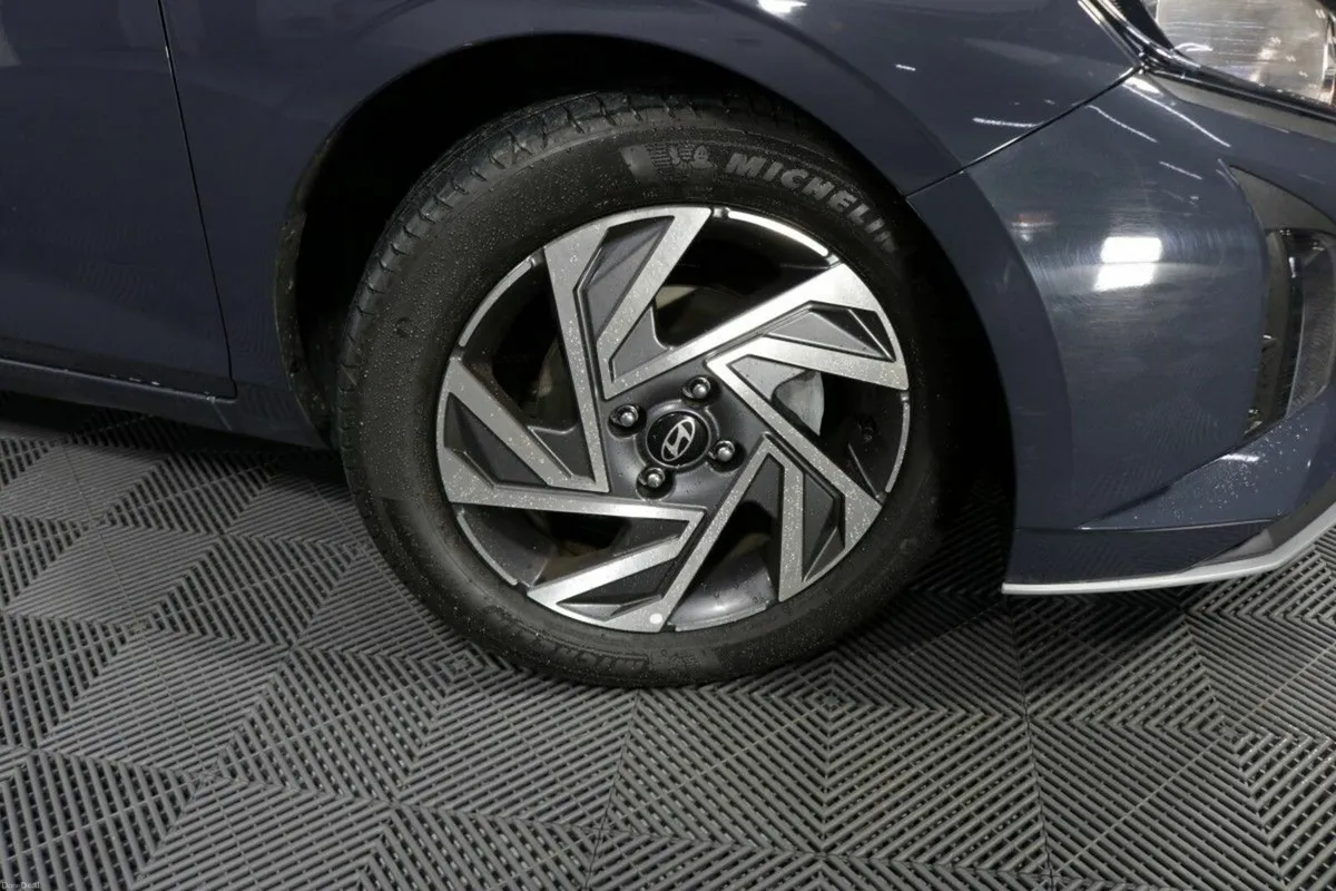 Hyundai i20 DELUXE PLUS 1.2L PETROL HATCHBACK - Image 3