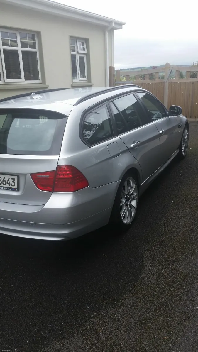 BMW 318d Touring 2010 - Image 3