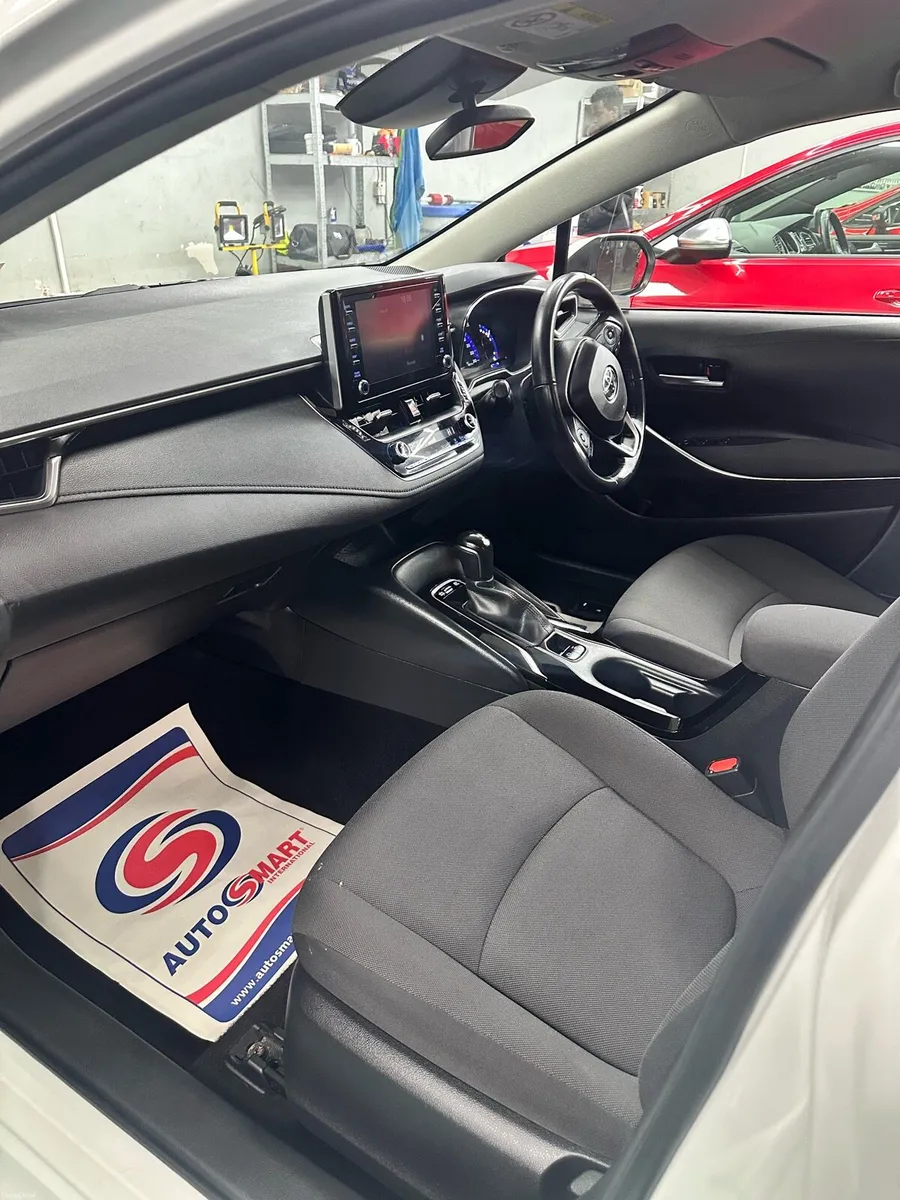 Toyota Corolla automatic hybrid 2022 - Image 4