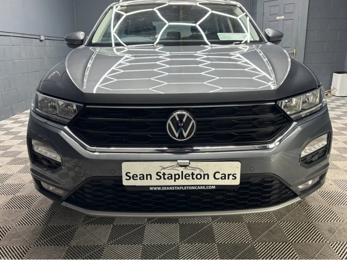 Volkswagen T-Roc DESIGN 2.0 TDI MANUAL 6SPEED FWD - Image 2