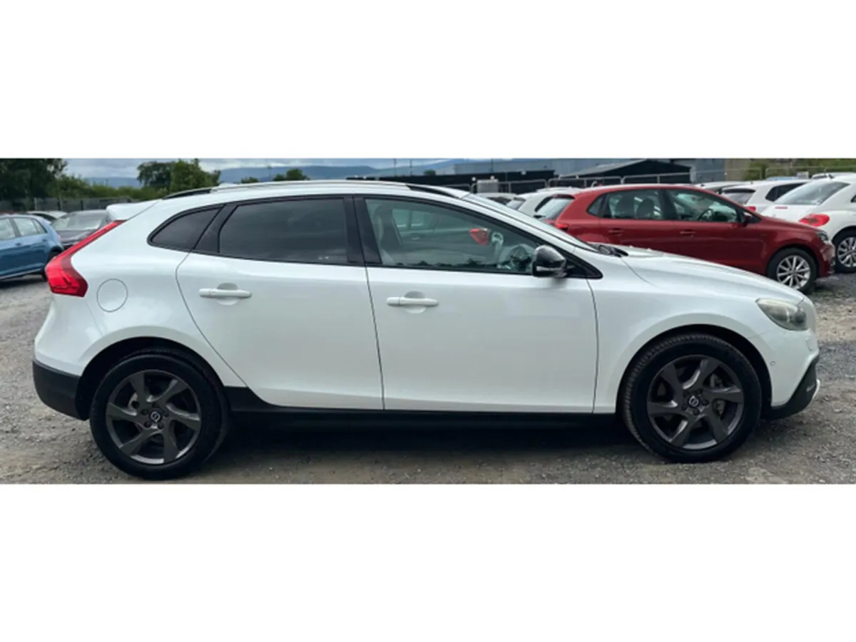 Volvo V40 D4 2.0L DIESEL AUTOMATIC(2293) - Image 4