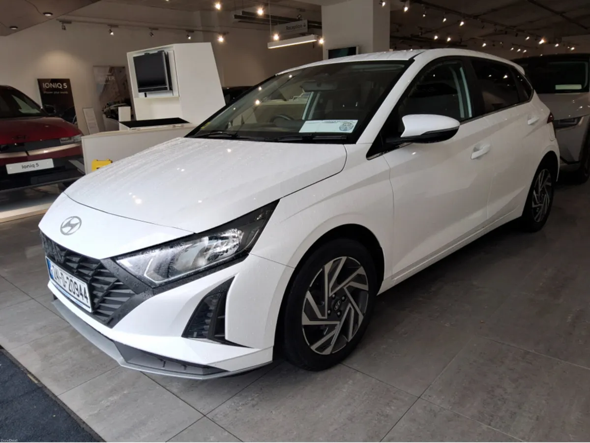 Hyundai i20 DELUXE PLUS - Warranty & AA 2029 - - Image 4
