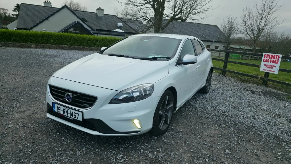 Volvo V40 2015 - Image 2