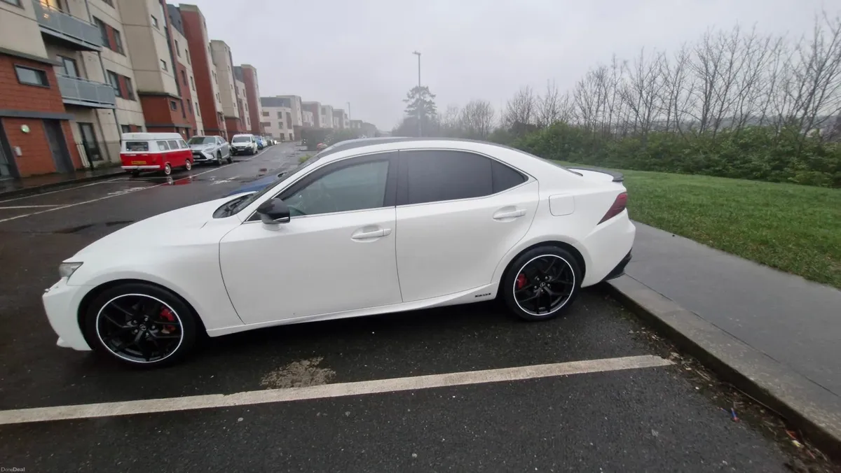 Lexus IS 2014 - Image 2