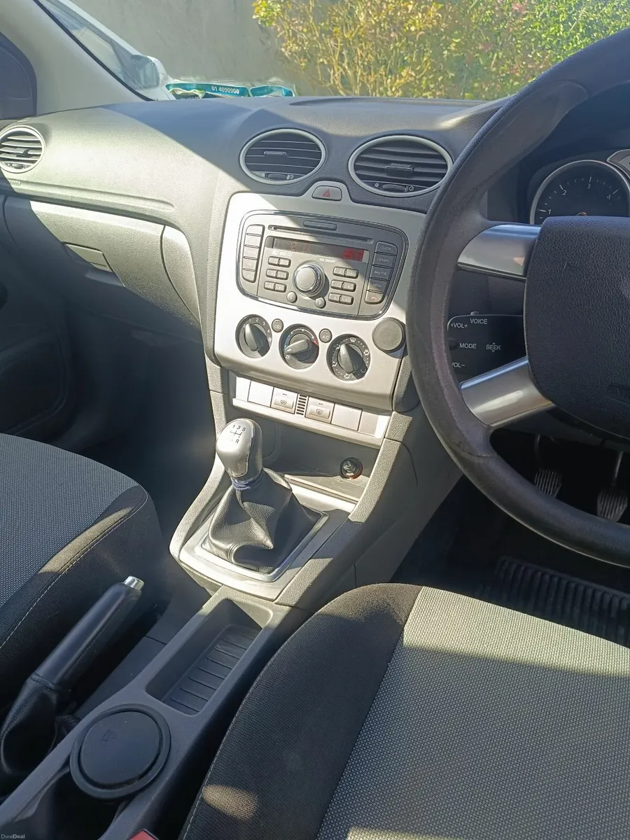 Ford Focus 2011 - Image 2