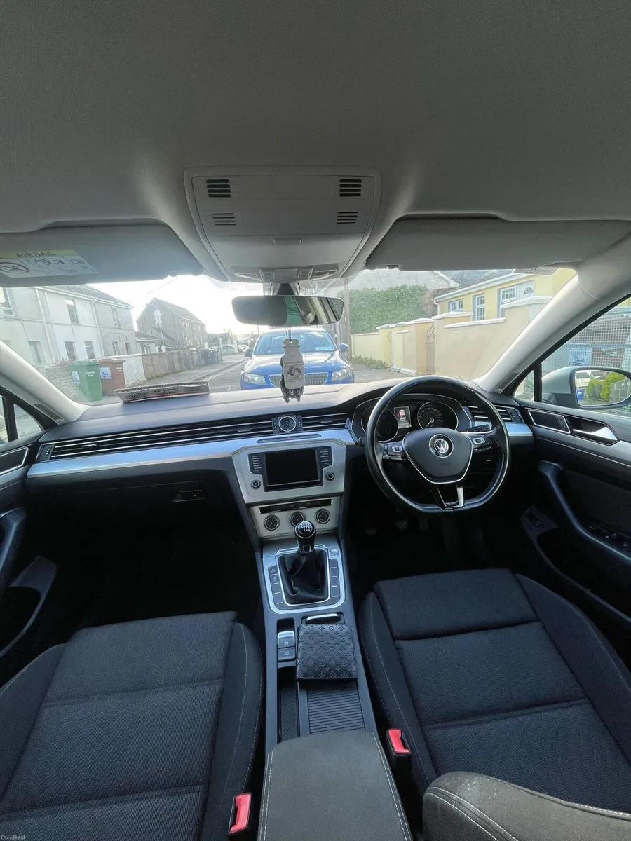 Volkswagen Passat - Image 4