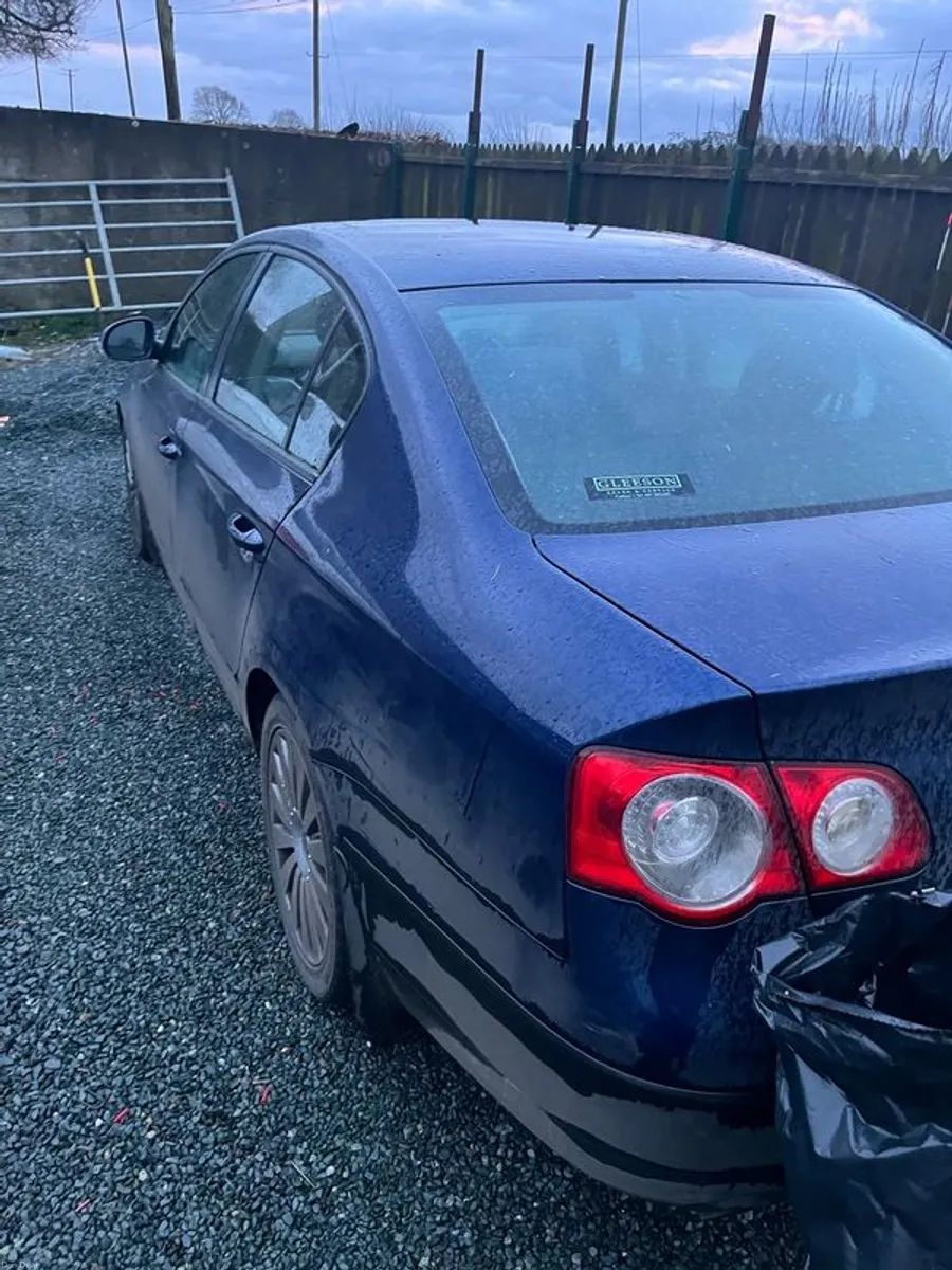 2010 Volkswagen Passat - Image 3