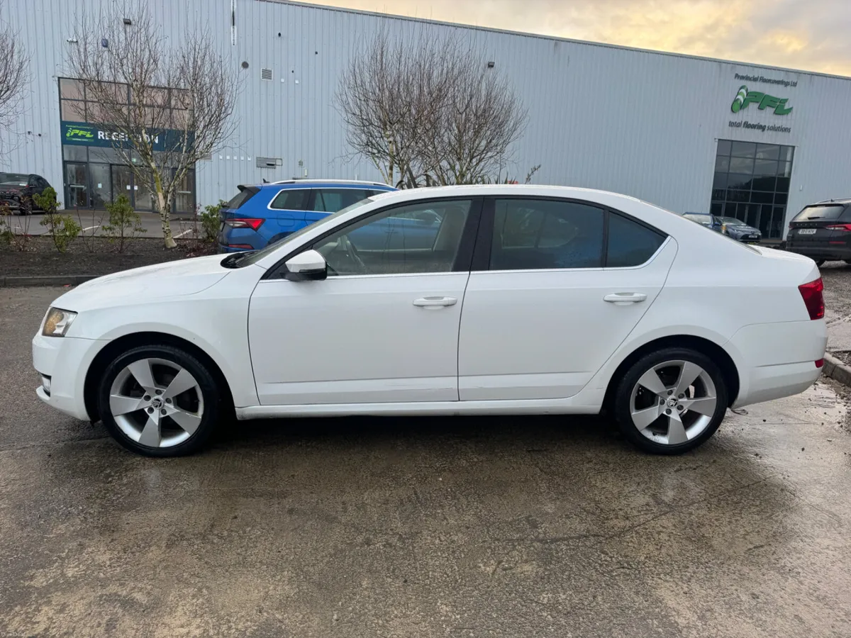 Skoda Octavia 2015 Automatic - Image 2