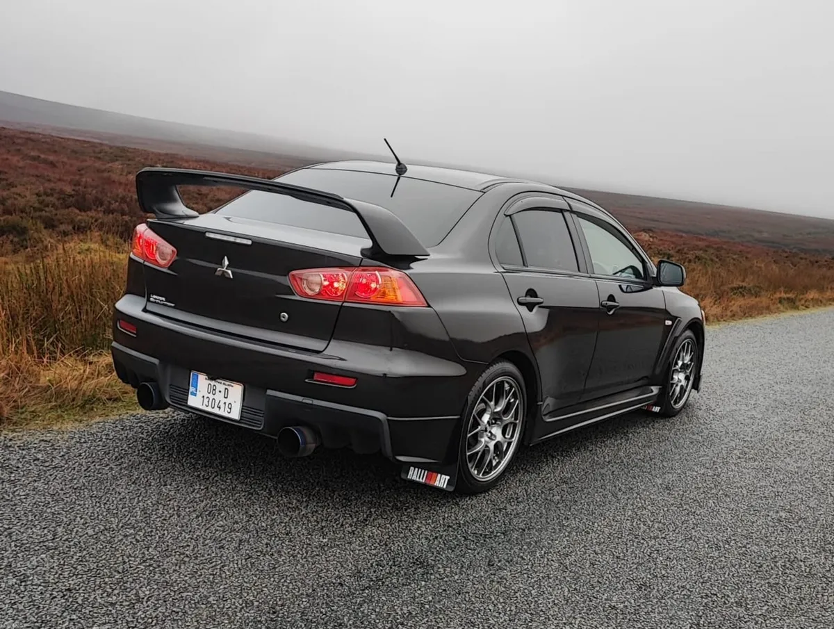 Mitsubishi lancer Evolution X - Image 2