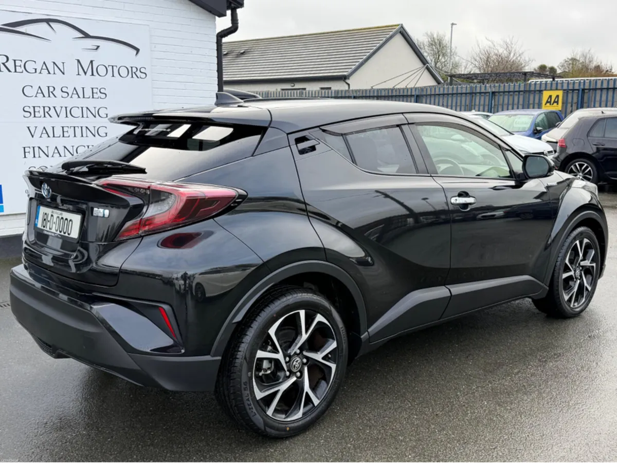 Toyota C-HR 1.8 HYBRID S-LED AUTO - Image 2