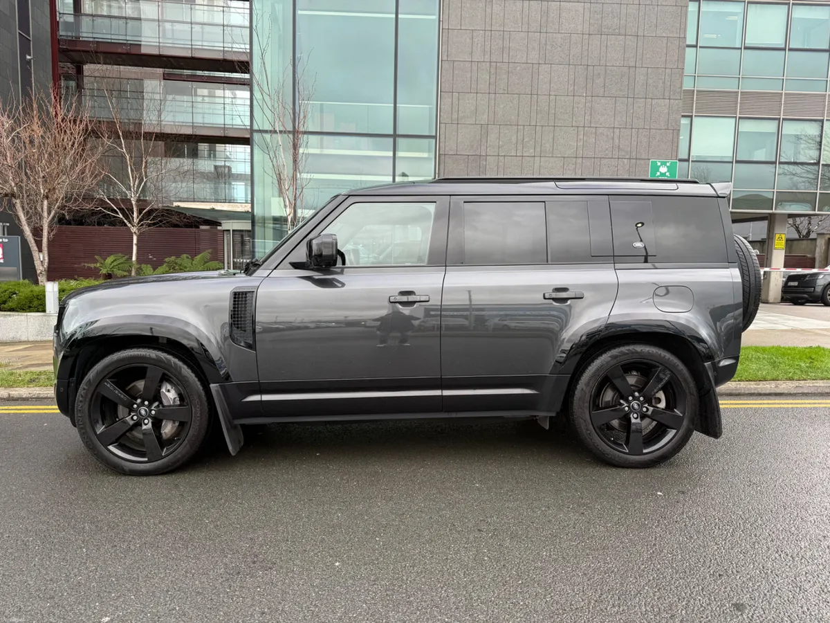 2022 Land Rover Defender P400e Hse X-Dynamic - Image 2