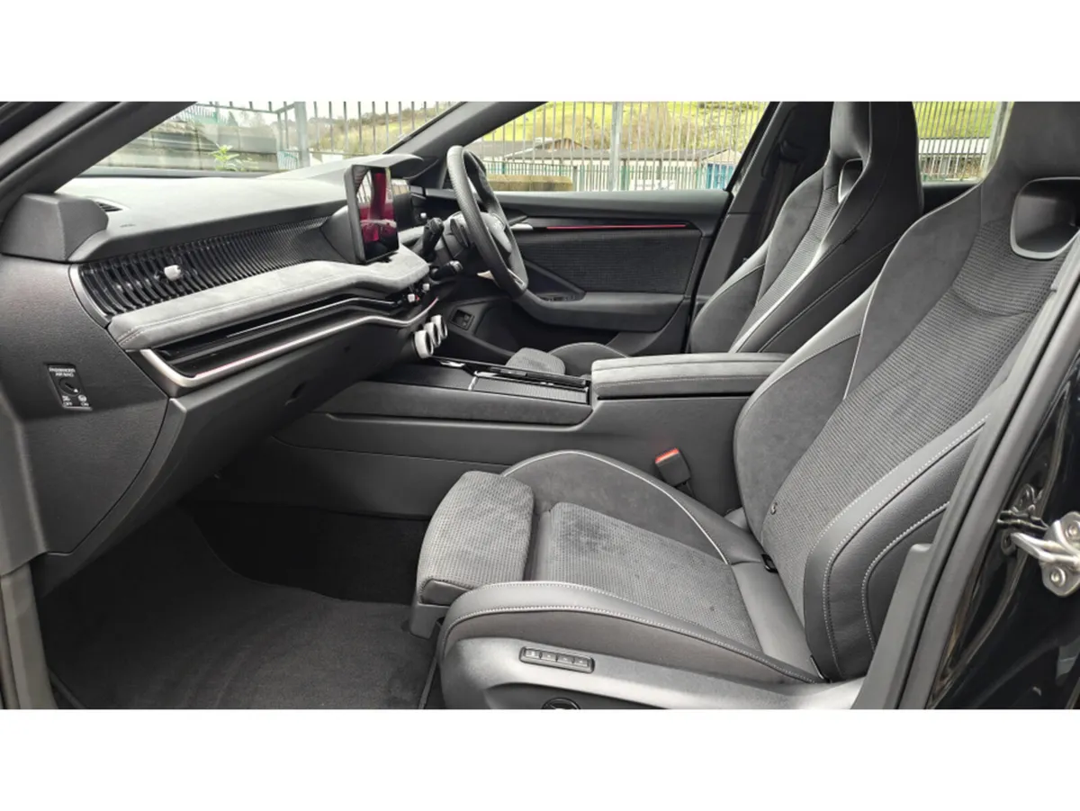 Skoda Superb COMBI SPORTLINE 2.0TDI 150HP DSG- NEW - Image 3