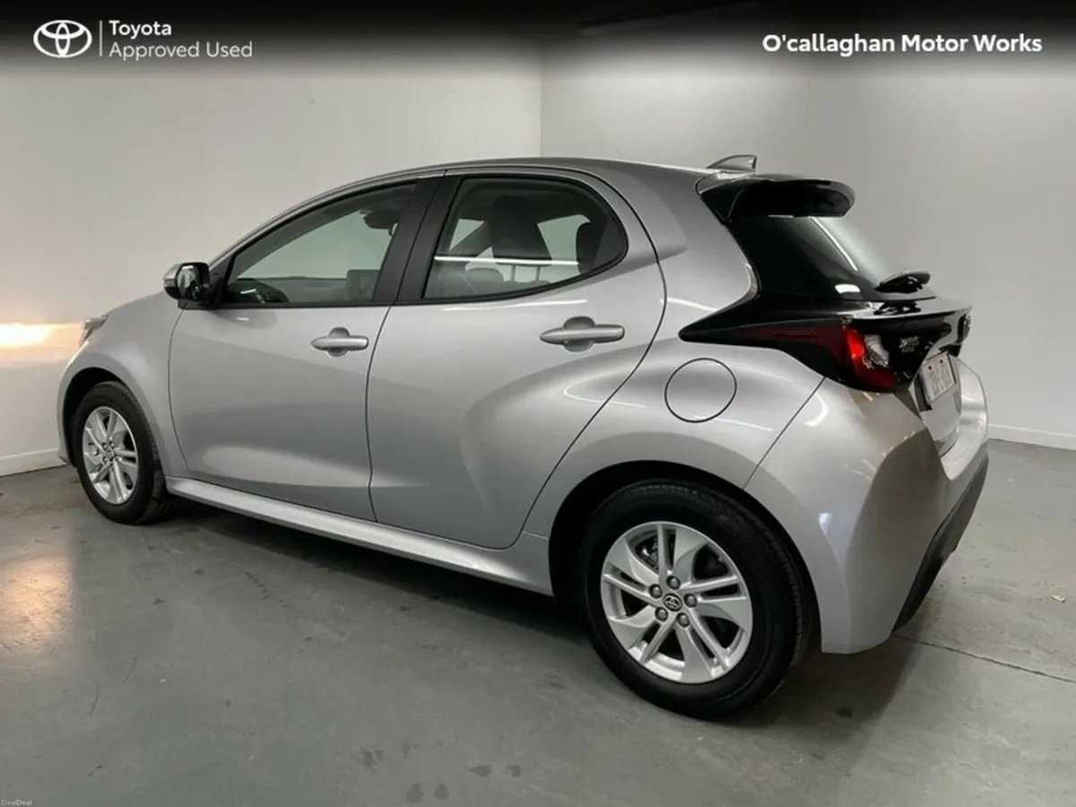 Toyota Yaris 1.5 HYBRID LUNA 4DR AUTO - Image 3