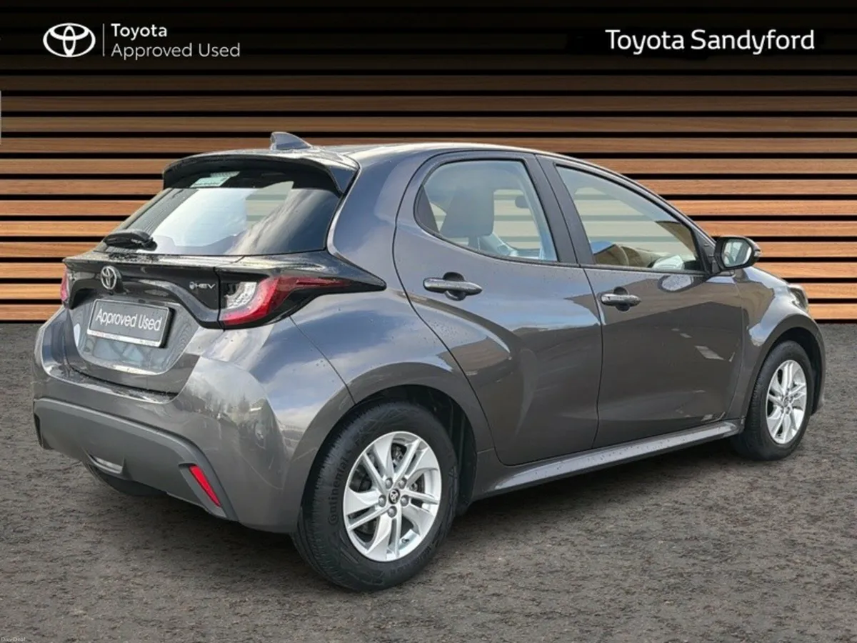 Toyota Yaris HYBRID LUNA // REAR CAMERA // TOYOTA - Image 2