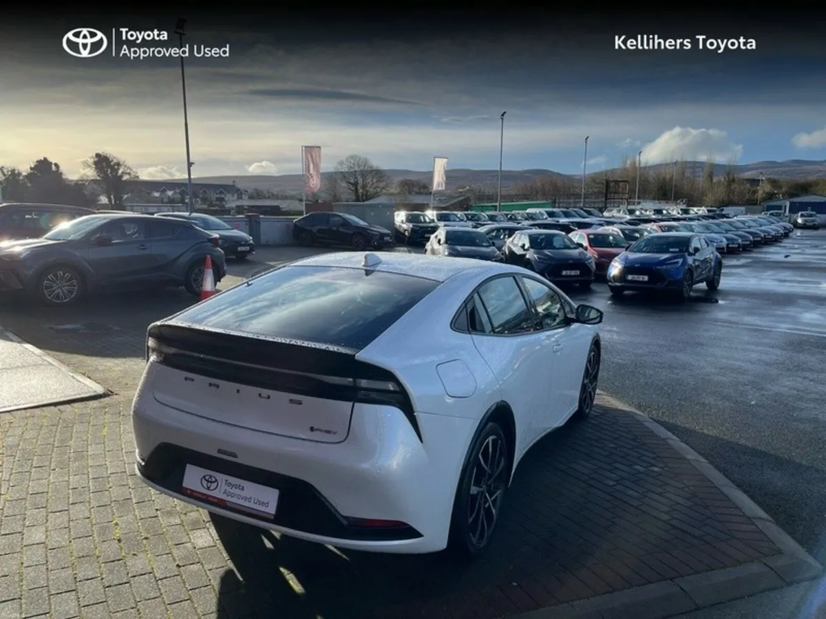 Toyota Prius PLUG IN - Image 2