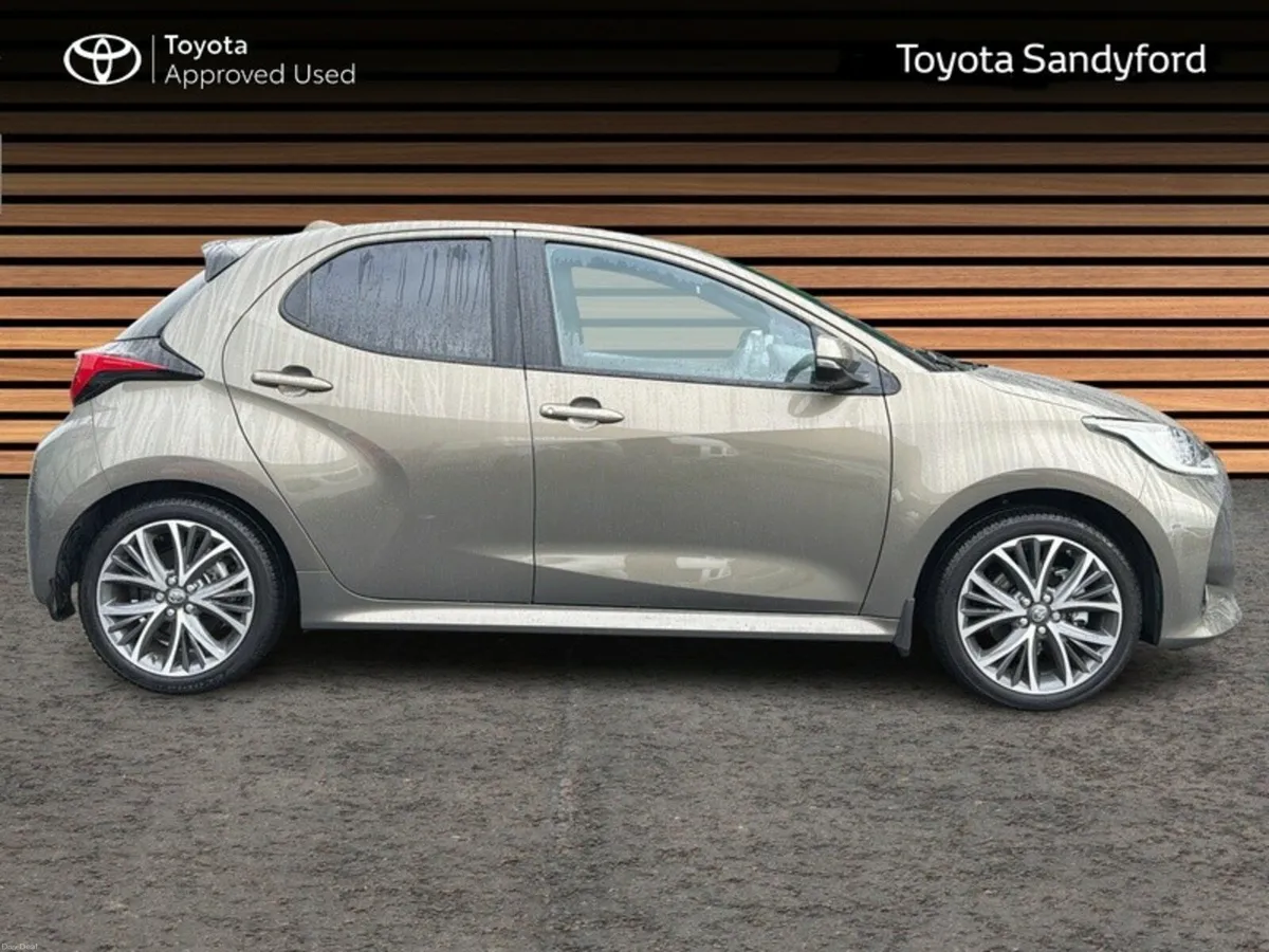 Toyota Yaris PLATINUM // PAN ROOF // FULL LEATHER - Image 3