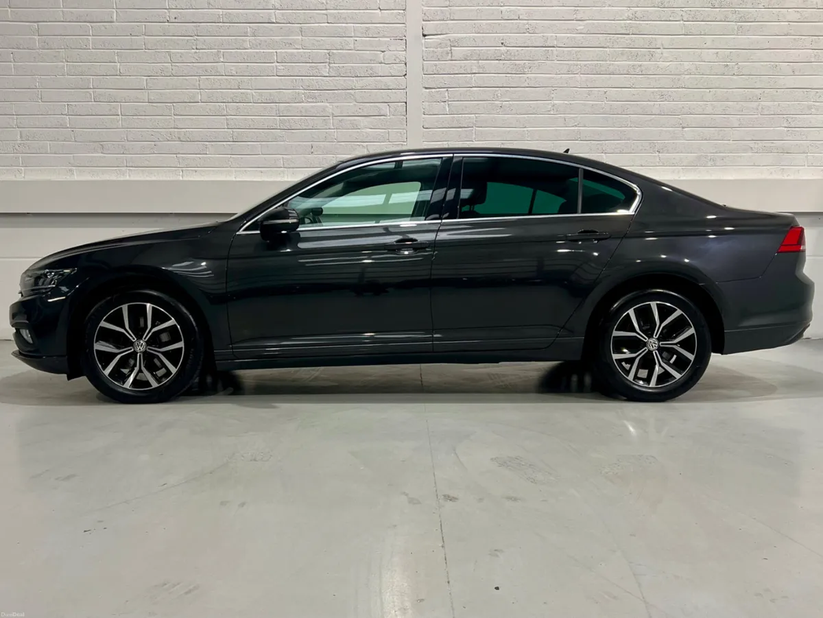 Volkswagen Passat SEL 2.0TDI 150bhp 4dr Auto - Image 4