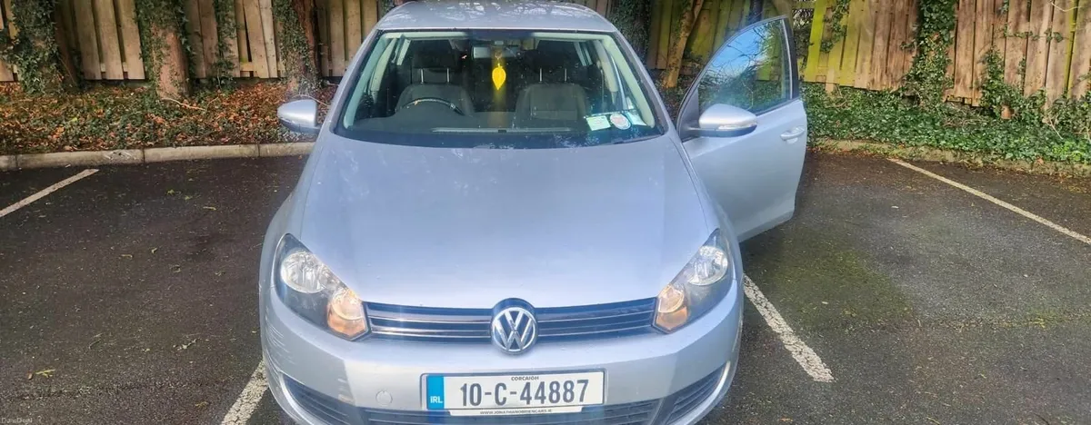 Volkswagen Golf 2010  1.6 diesel (Automatic) - Image 3