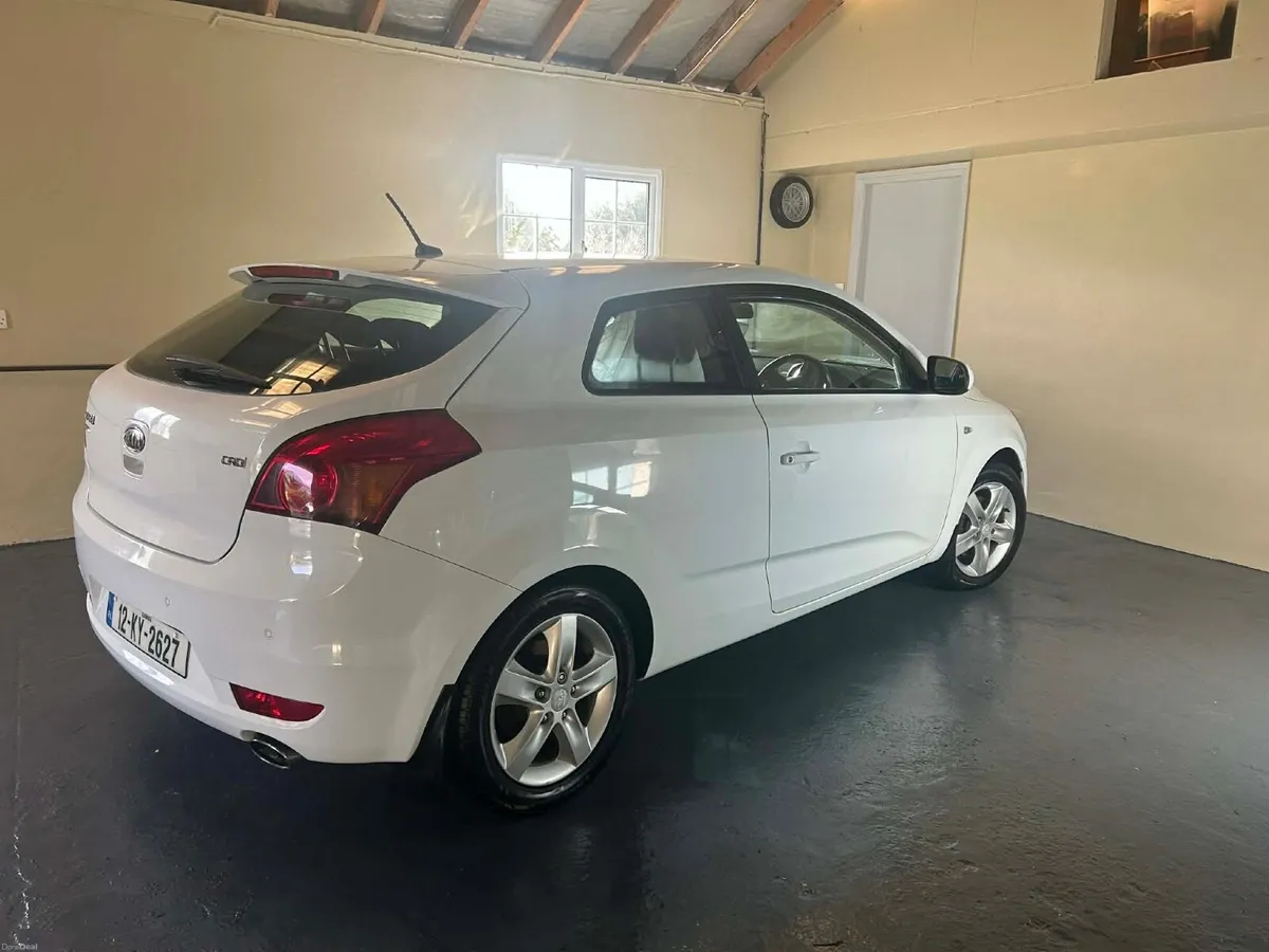 Kia Ceed 2012 - Image 2