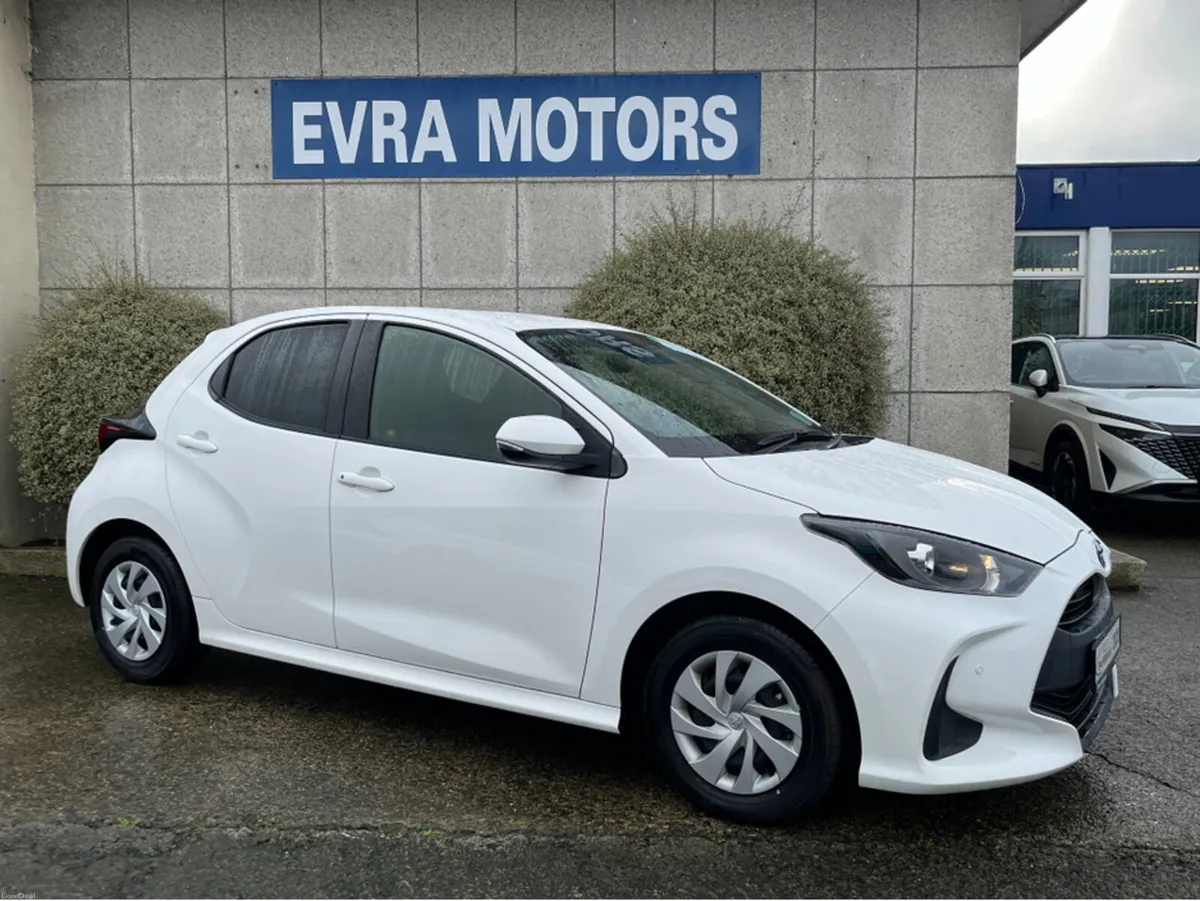 Toyota Yaris X AUTOMATIC HYBRID 1.5 PETROL //REVER - Image 3