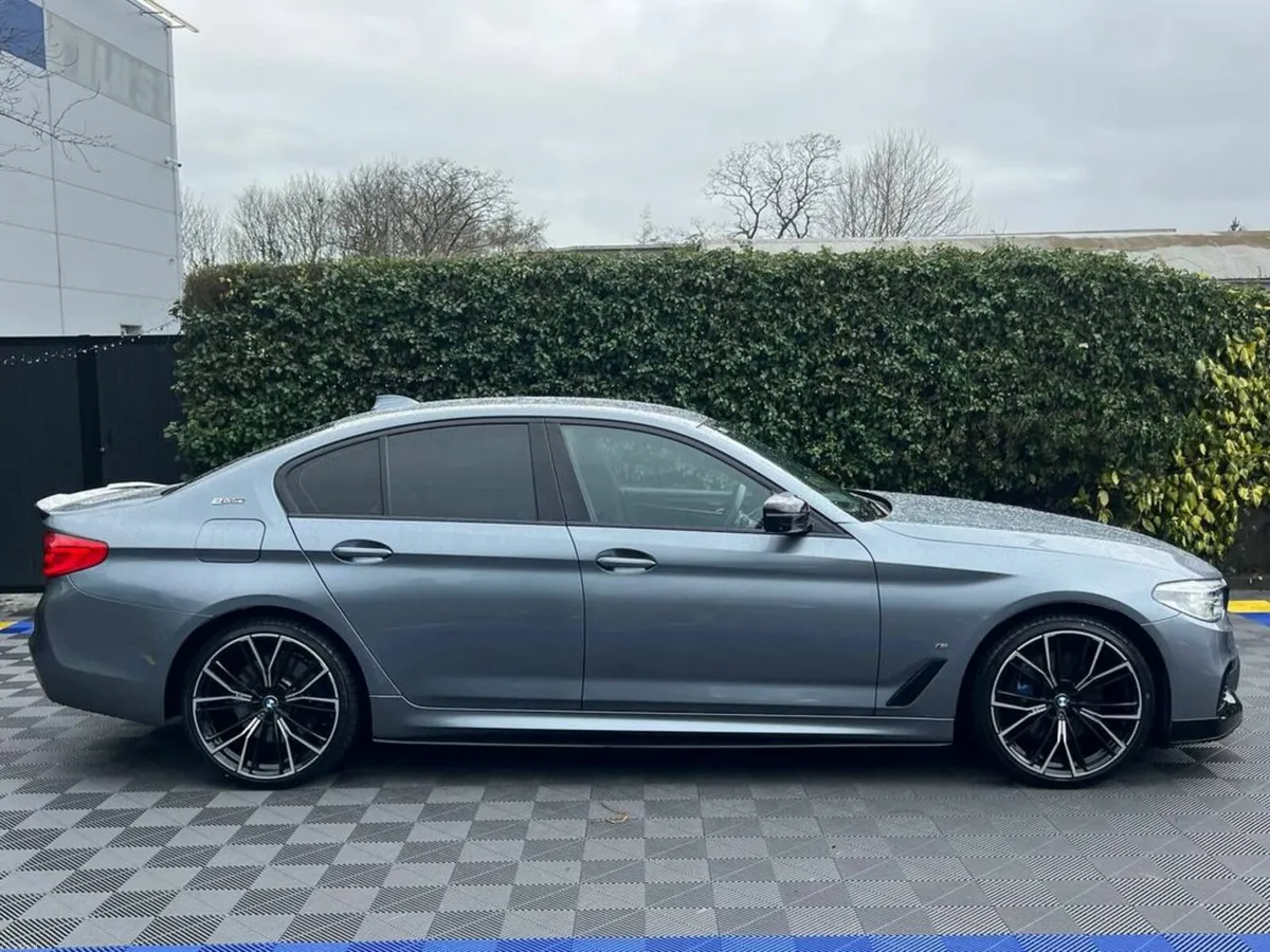 BMW 5-Series 530e M-SPORT COMPETITION 2.0 HYBRID / - Image 2