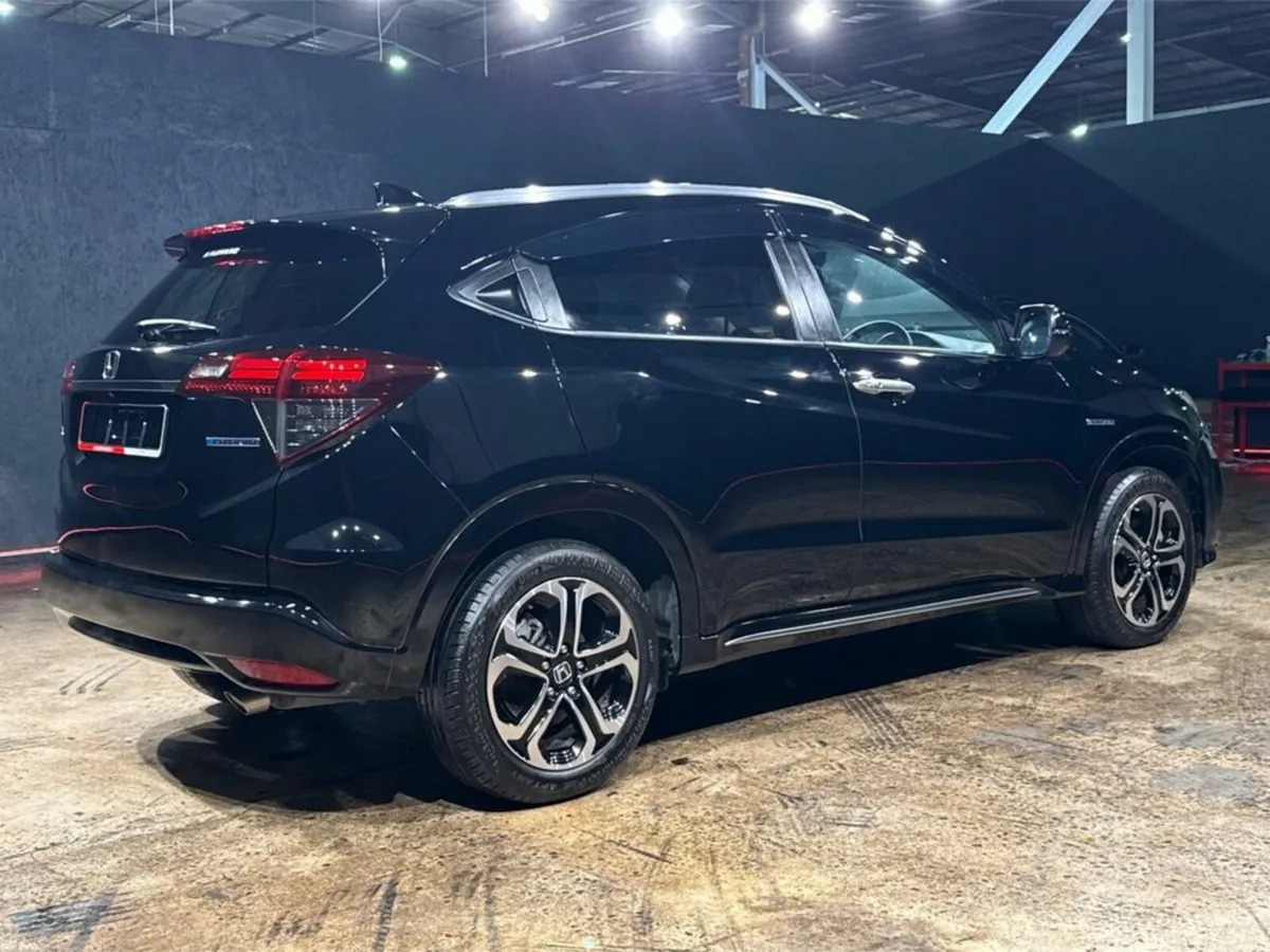 Honda Vezel HYBRID 1.5L AUTOMATIC - REVERSE CAMERA - Image 4