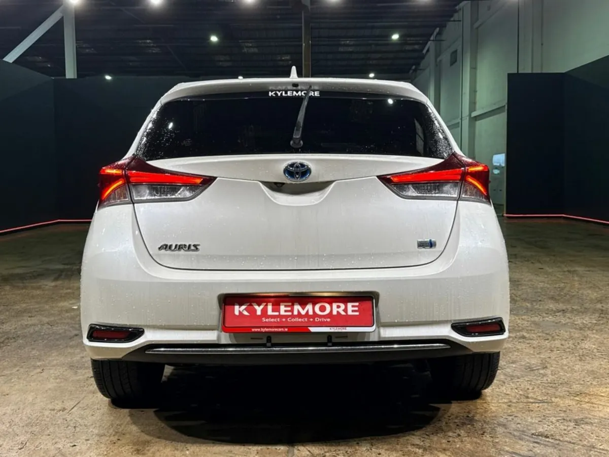 Toyota Auris HYBRID 1.8L AUTOMATIC - DIAMOND CUT A - Image 4