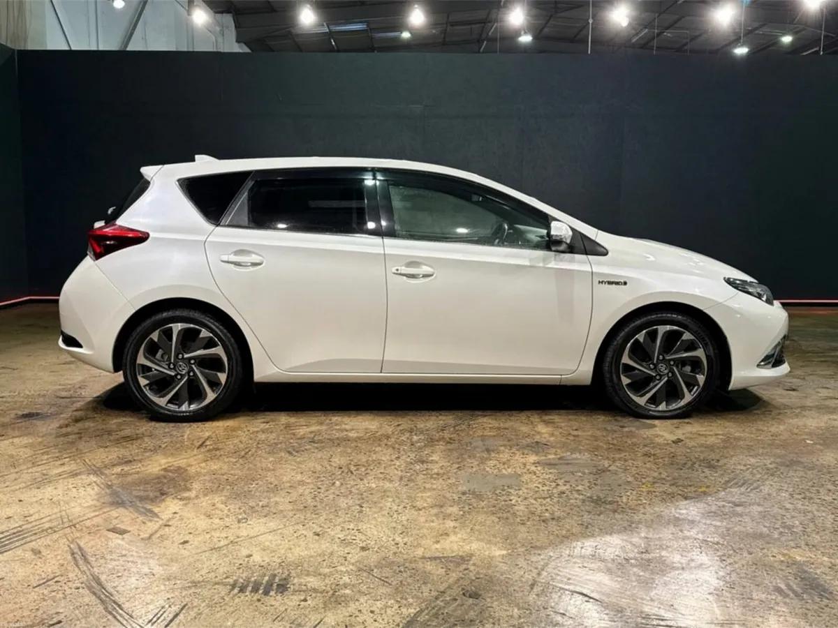 Toyota Auris HYBRID 1.8L AUTOMATIC - DIAMOND CUT F - Image 3