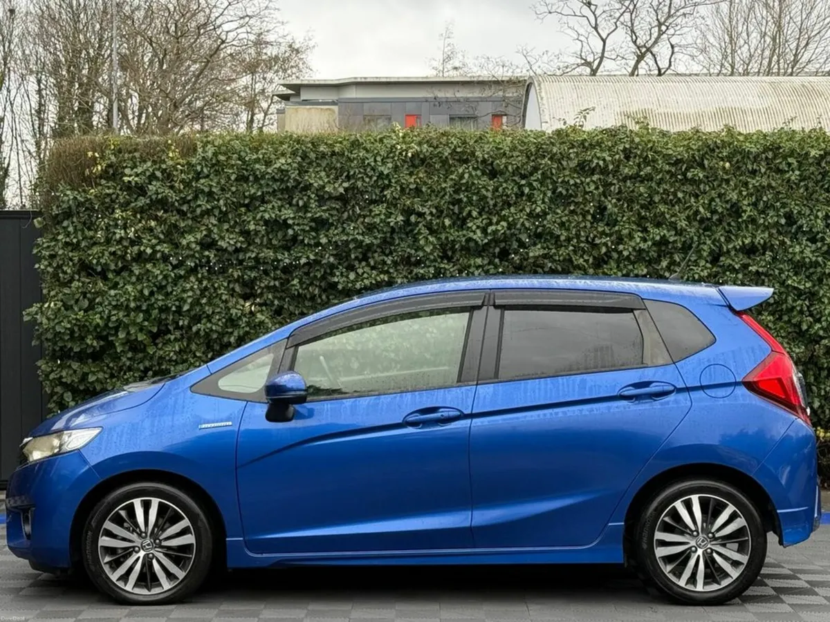 Honda Fit SPORT 1.5 HYBRID // DIAMOND CUT ALLOYS / - Image 3