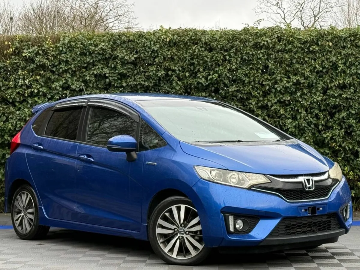 Honda Fit SPORT 1.5 HYBRID // DIAMOND CUT ALLOYS / - Image 1