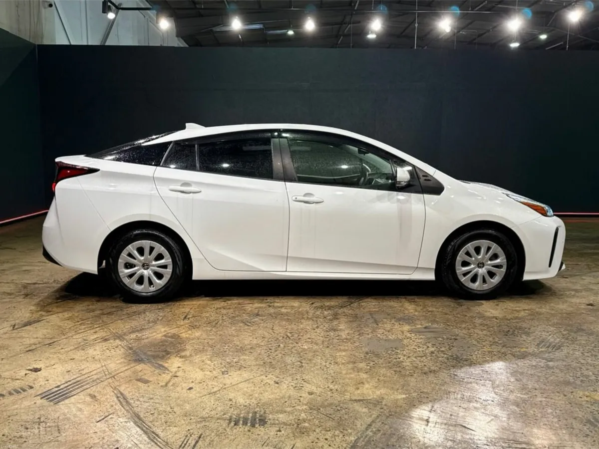 Toyota Prius HYBRID 1.8L AUTOMATIC - REVERSE CAMER - Image 3