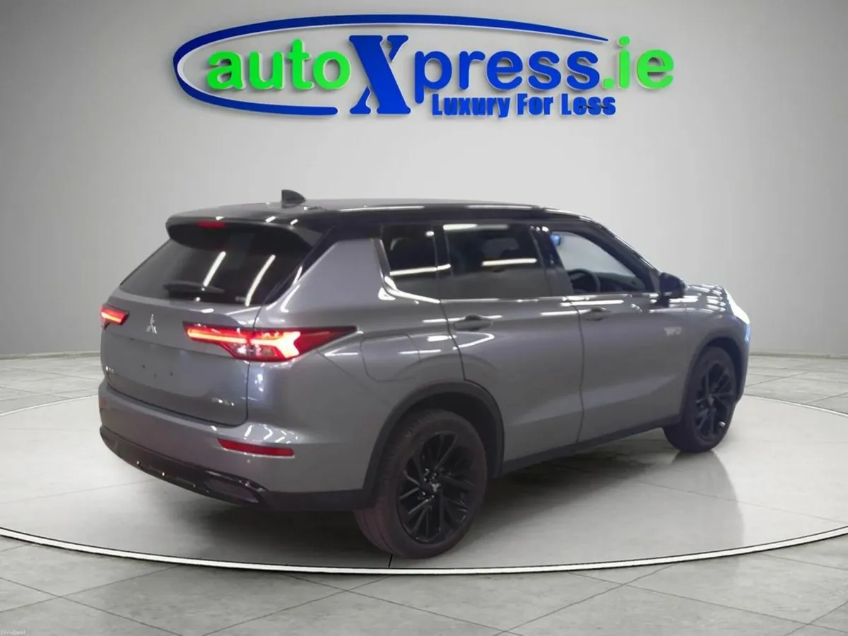 Mitsubishi Outlander PHEV 4WD BLACK EDITION, Low m - Image 3